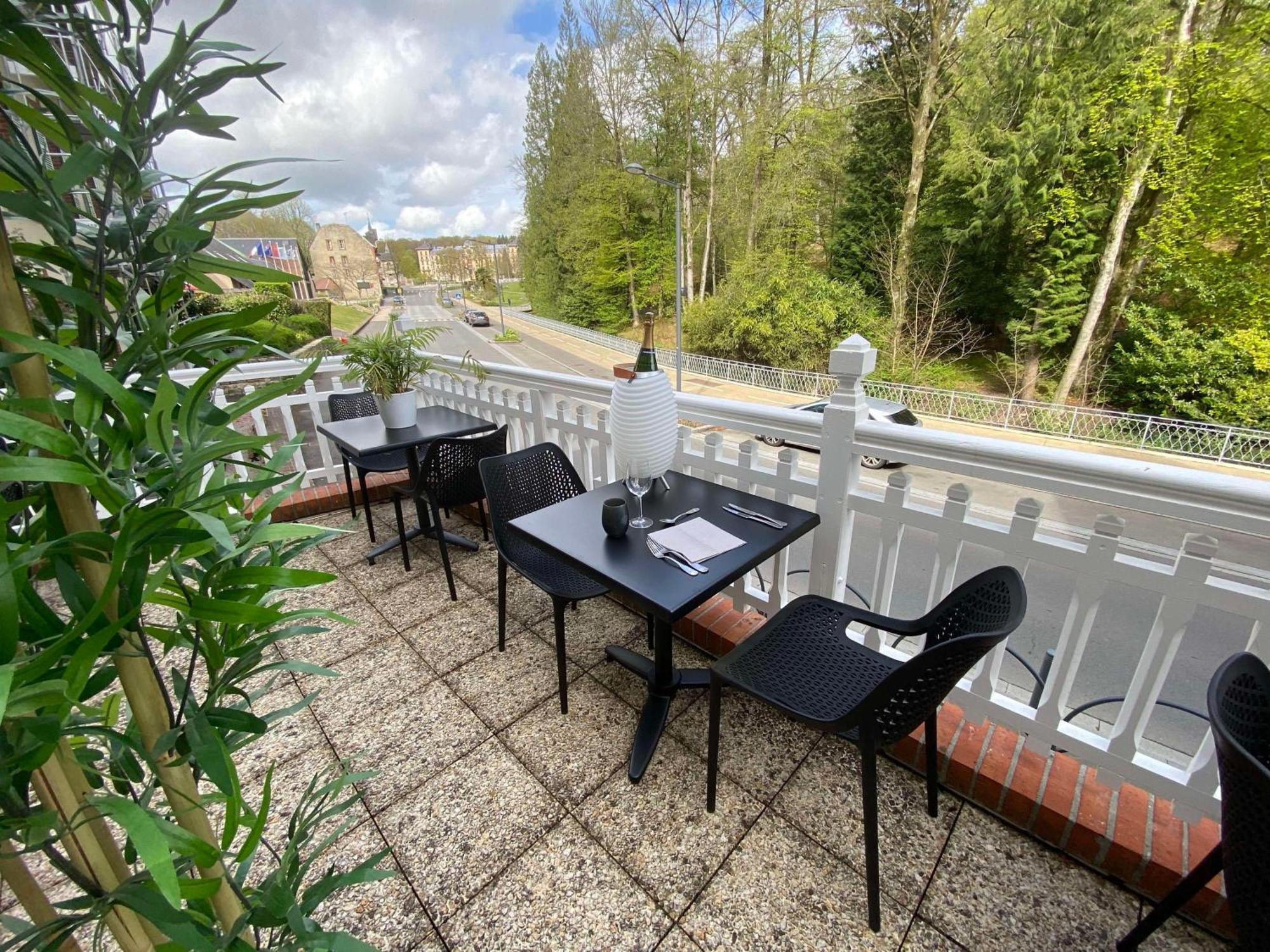 Brit Hotel & Spa Le Roc Au Chien Bagnoles de l'Orne Normandie Dış mekan fotoğraf